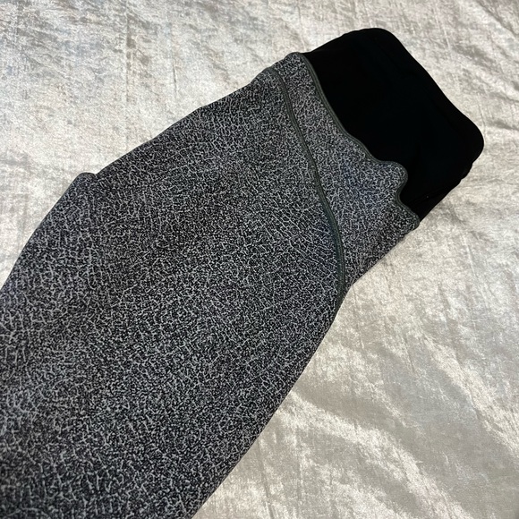 Lululemon Size 6 Nulu Crop Leggings - Picture 5 of 10